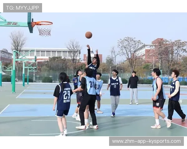 篮球联赛主办方开展青少年裁判员培训项目培养后备执法者，篮球裁判培训活动主题